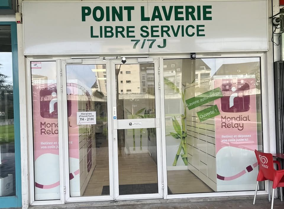 Façade de Point Laverie dans la galerie Stendhal à Tours